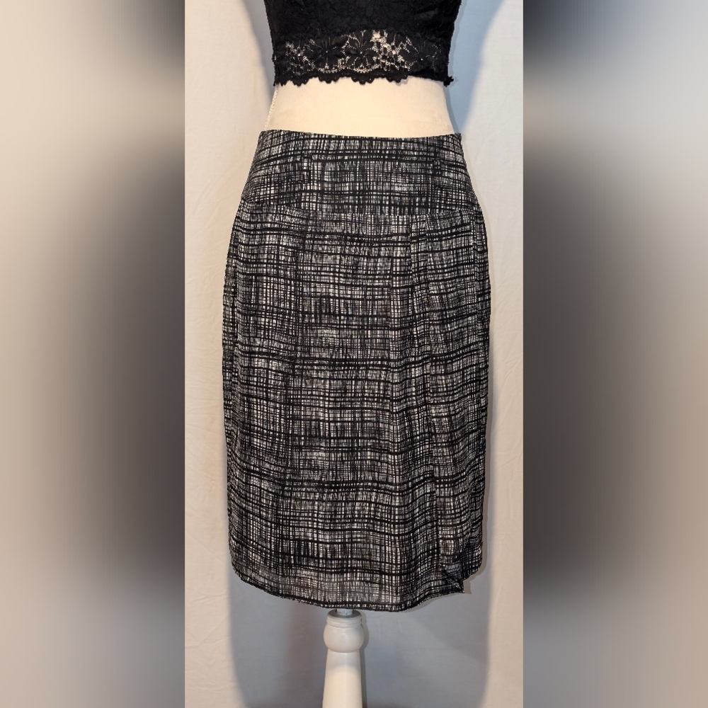 Women's Worthington skirt. Sz. 6. NWT.